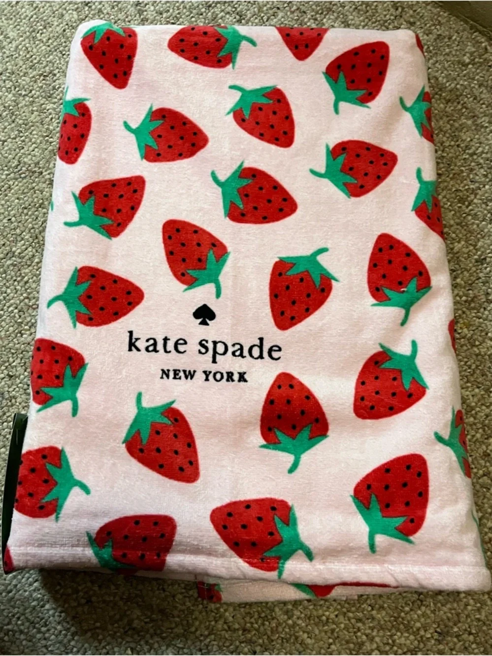🆕 Kate Spade Oversized Strawberry Beach Towel